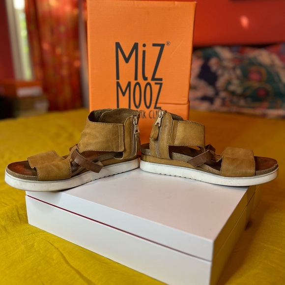 Miz Mooz Samantha Sandal in Wheat Tan US 9 EU 40 - Picture 4 of 5